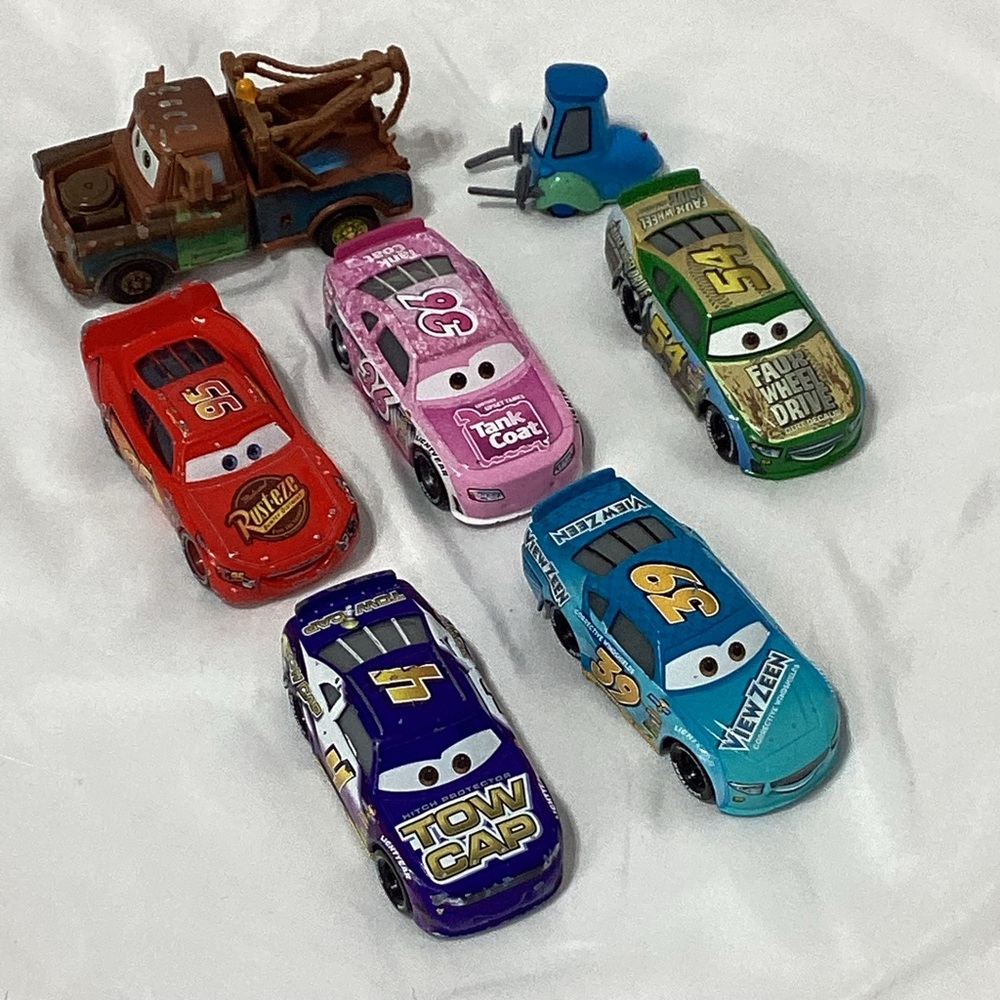 Disney Cars Movie Cars Lot of 7 Lightning McQueen Tank Coat Tow Cap Mater Lot CC - Picture 1 of 10